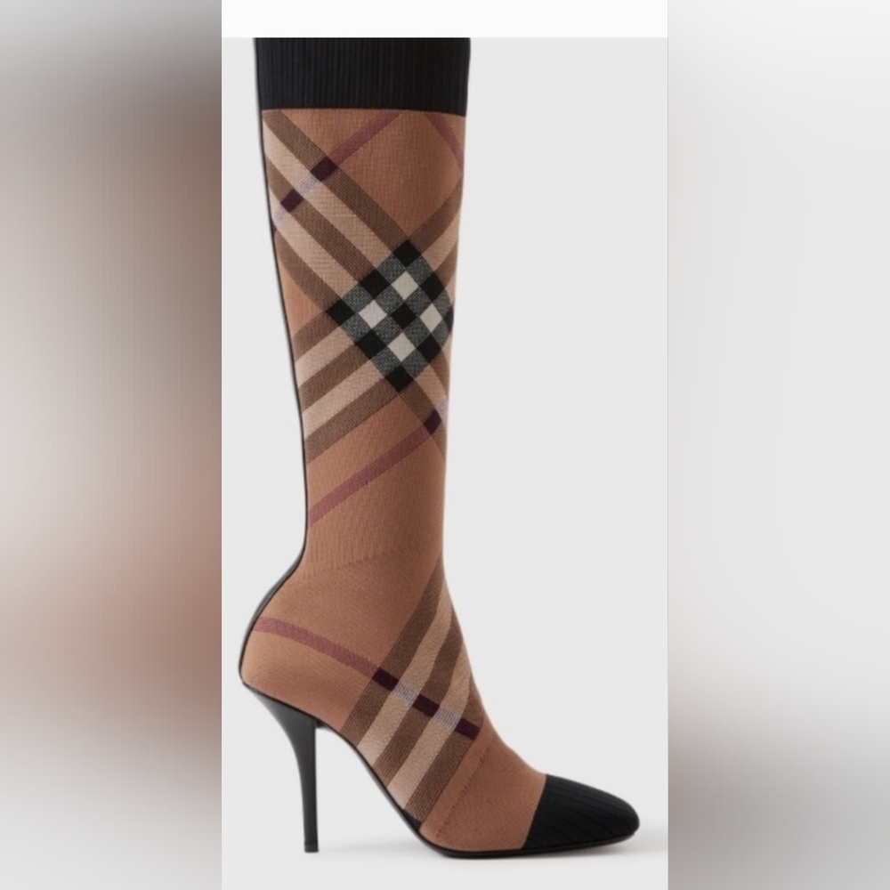 Pre loved burberry boots - Picture 3 of 4